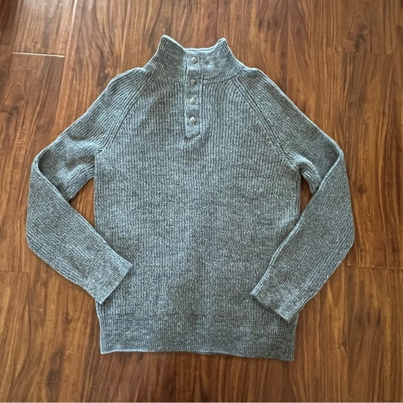 Banana Republic Men's Gray Ribbed Knit Mock Neck Long Sleeve Sweater size medium - Picture 2 of 11